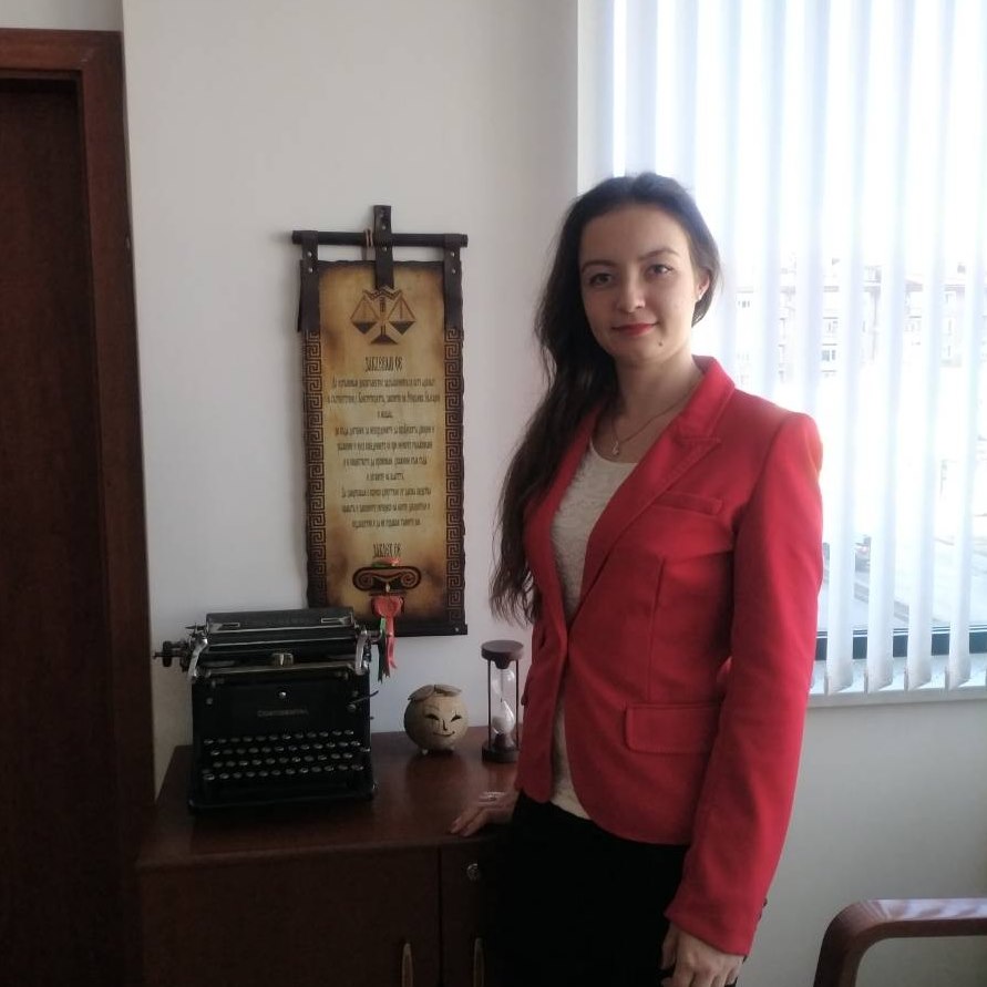 Адвокат Ива Хайрединска